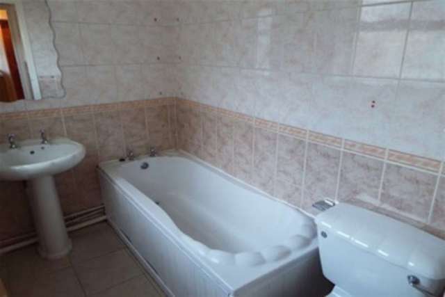 Image of 2 bedroom Property to rent in Berdmore Street Fenton Stoke-on-Trent ST4 at Stoke-On-Trent, ST4 3HB