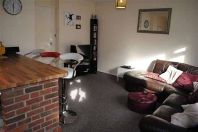  Image of 1 bedroom Flat to rent in Elder Road Bisley Woking GU24 at Woking, GU24 9SA