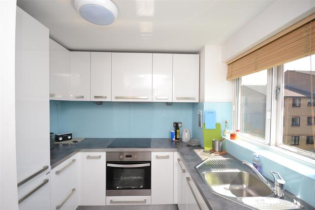  Image of Property to rent in Blackdown Close London N2 at East Finchley, N2 8JF