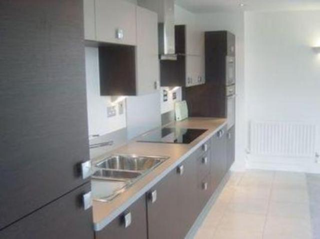  Image of 2 bedroom Apartment to rent in Blackwall Way London E14 at Blackwall Way  Canary Wharf, E14 9GT