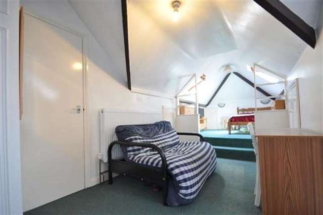  Image of Studio flat to rent in Blakesley Avenue London W5 at Ealing, W5 2DW