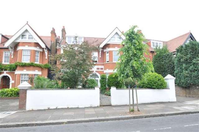  Image of Studio flat to rent in Blakesley Avenue London W5 at Ealing, W5 2DW