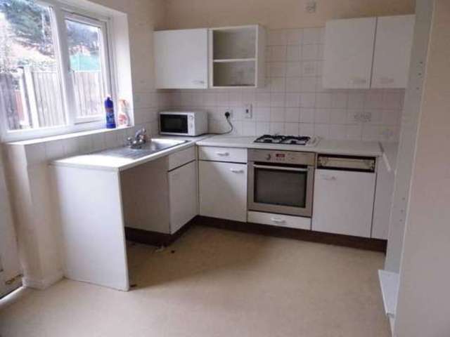  Image of 2 bedroom Terraced house to rent in Blossom Close Dagenham RM9 at Blossom Close Dagenham Becontree, RM9 6YE