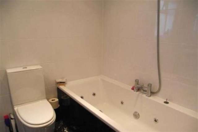  Image of 3 bedroom Terraced house to rent in Bolton Road Bury BL8 at Bury, BL8 2DA