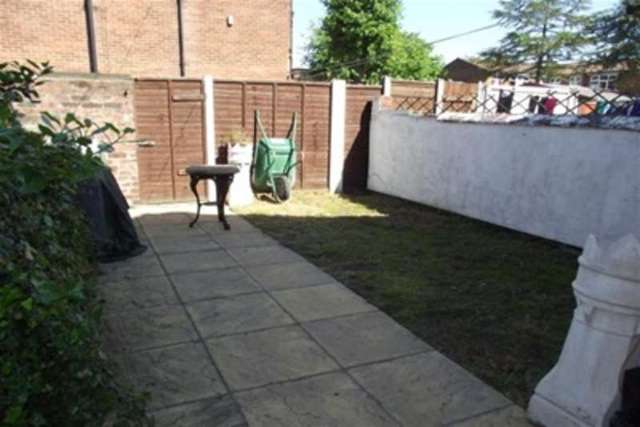  Image of 3 bedroom Terraced house to rent in Bolton Road Bury BL8 at Bury, BL8 2DA