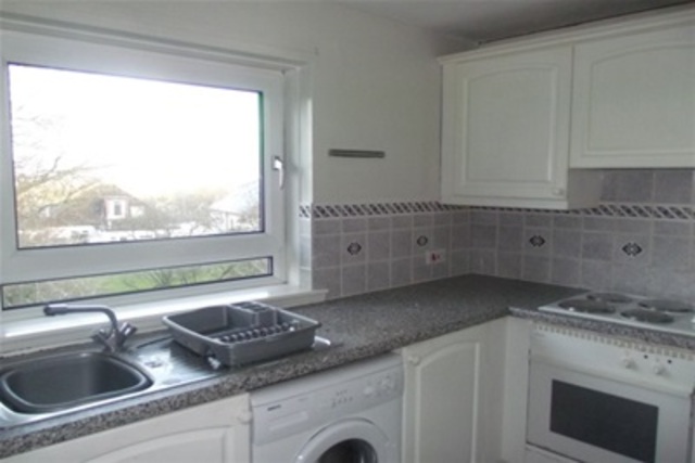  Image of 2 bedroom Flat to rent in Bonnyton Drive Eaglesham Glasgow G76 at Eaglesham East Renfrewshire East Renfrewshire, G76 0LS