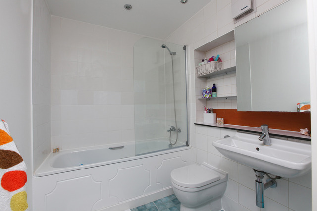  Image of 2 bedroom Apartment for sale in Borland Road London SE15 at Borland Road  Peckham Rye, SE15 3BL