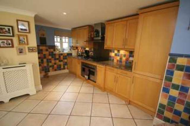  Image of 5 bedroom Detached house to rent in Bourne Grove Lower Bourne Farnham GU10 at Bourne Grove Lower Bourne Farnham, GU10 3QJ