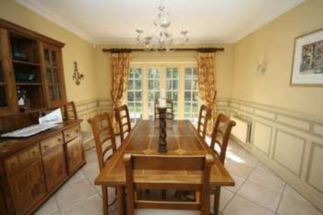  Image of 5 bedroom Detached house to rent in Bourne Grove Lower Bourne Farnham GU10 at Bourne Grove Lower Bourne Farnham, GU10 3QJ