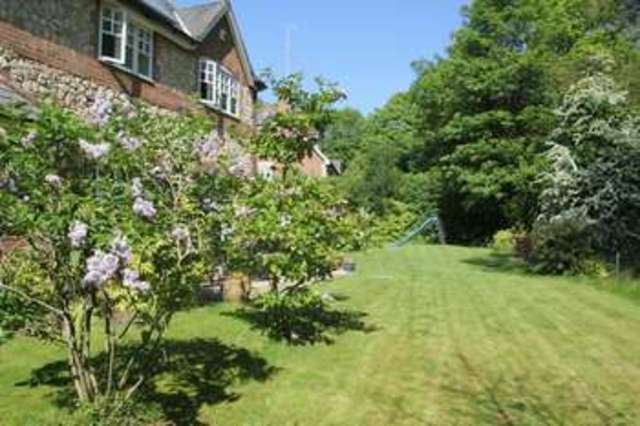  Image of 5 bedroom Detached house to rent in Bourne Grove Lower Bourne Farnham GU10 at Bourne Grove Lower Bourne Farnham, GU10 3QJ