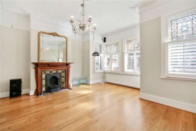  Image of 4 bedroom Detached house to rent in Brackley Road London W4 at London, W4 2HN