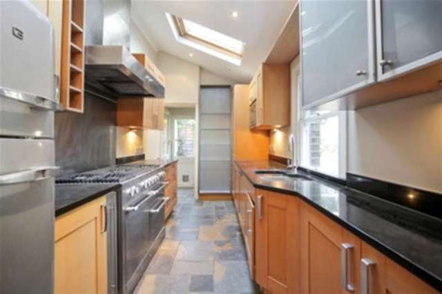  Image of 4 bedroom Detached house to rent in Brackley Road London W4 at London, W4 2HN