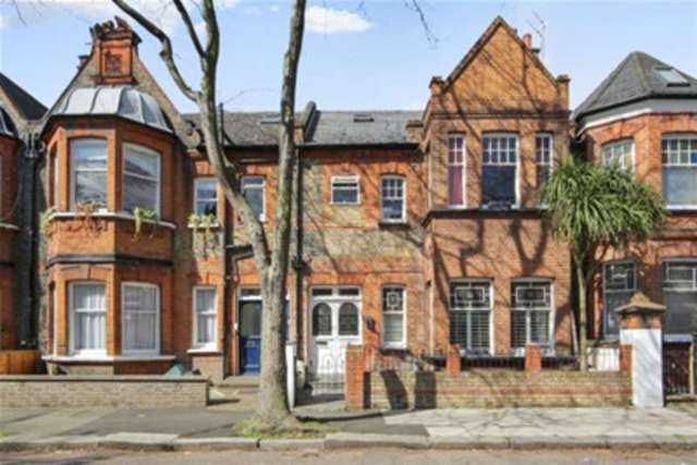  Image of 4 bedroom Detached house to rent in Brackley Road London W4 at London, W4 2HN