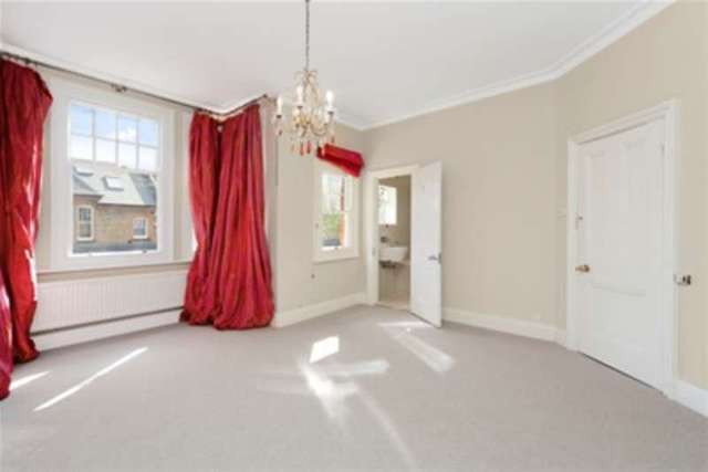 Image of 4 bedroom Detached house to rent in Brackley Road London W4 at London, W4 2HN