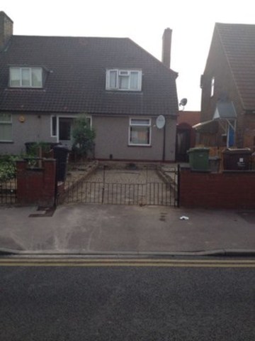  Image of Terraced house to rent in Broad Street Dagenham RM10 at BROAD STREET  DAGENHAM HEATH, RM10 9HX