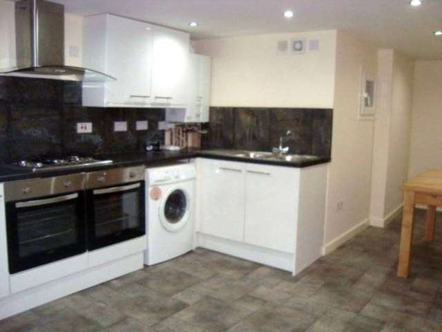  Image of 1 bedroom House Share to rent in Broadfield Road Manchester M14 at Broadfield Road Rusholme Manchester, M14 4WF