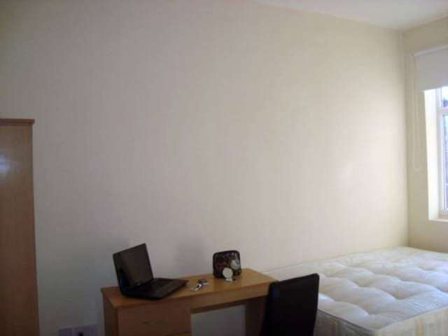  Image of 1 bedroom House Share to rent in Broadfield Road Manchester M14 at Broadfield Road Rusholme Manchester, M14 4WF