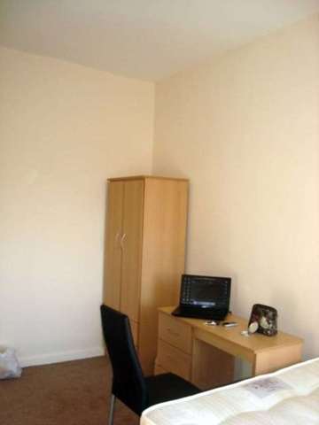  Image of 1 bedroom House Share to rent in Broadfield Road Manchester M14 at Broadfield Road Rusholme Manchester, M14 4WF