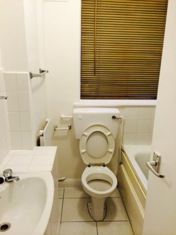  Image of 2 bedroom Terraced house to rent in Brunswick Gardens Ilford IG6 at BRUNSWICK GARDENS  HAINUALT, IG6 2QY