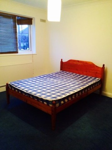  Image of 2 bedroom Terraced house to rent in Brunswick Gardens Ilford IG6 at BRUNSWICK GARDENS  HAINUALT, IG6 2QY