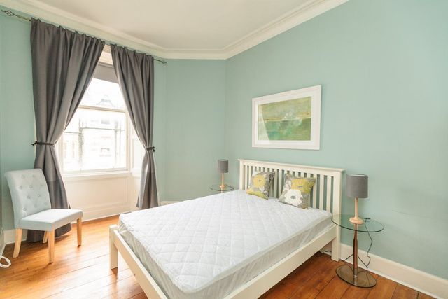  Image of 2 bedroom Flat to rent in Bruntsfield Place Edinburgh EH10 at Bruntsfield Edinburgh Edinburgh, EH10 4DF