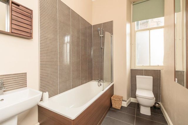  Image of 2 bedroom Flat to rent in Bruntsfield Place Edinburgh EH10 at Bruntsfield Edinburgh Edinburgh, EH10 4DF