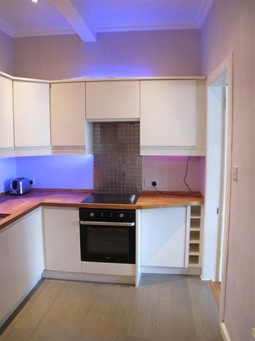  Image of 2 bedroom Flat to rent in Bruntsfield Place Edinburgh EH10 at Bruntsfield Edinburgh Edinburgh, EH10 4DF