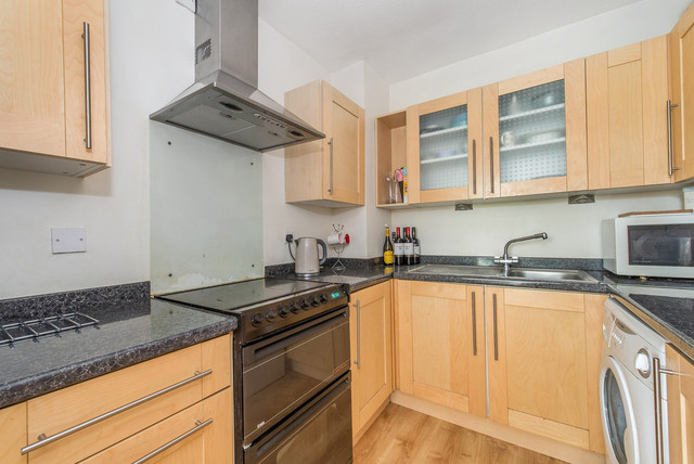  Image of 2 bedroom Ground Flat to rent in Holyoake Court Bryan Road London SE16 at Bryan Road  London, SE16 5HJ
