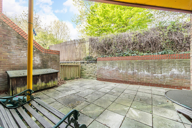  Image of 2 bedroom Ground Flat to rent in Holyoake Court Bryan Road London SE16 at Bryan Road  London, SE16 5HJ