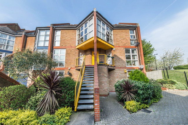  Image of 2 bedroom Ground Flat to rent in Holyoake Court Bryan Road London SE16 at Bryan Road  London, SE16 5HJ