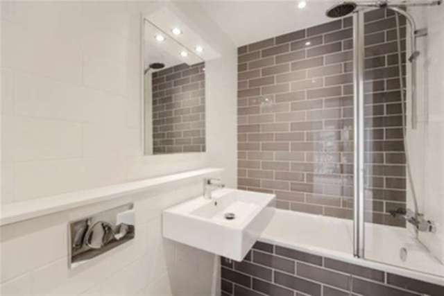  Image of 2 bedroom Flat to rent in Burlington Gardens London W4 at London, W4 4LT
