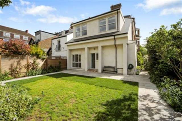  Image of 2 bedroom Flat to rent in Burlington Gardens London W4 at London, W4 4LT