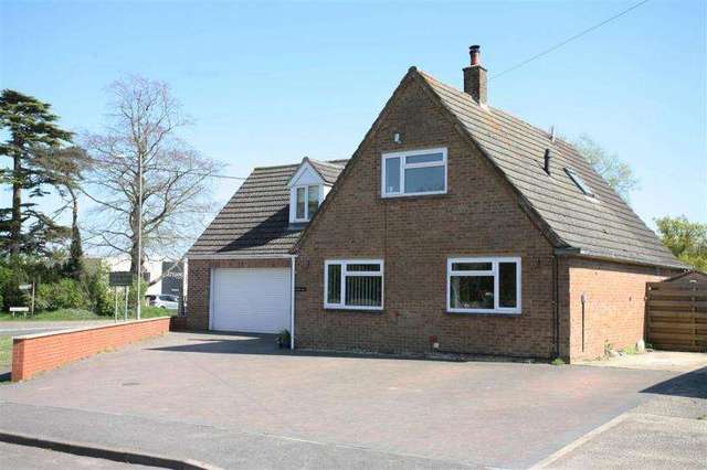  Image of 4 bedroom Bungalow for sale in Caird Lawns Devizes SN10 at DEVIZES SN10 DEVIZES, SN10 3EB