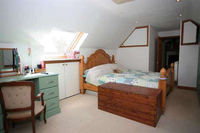 Image of 4 bedroom Bungalow for sale in Caird Lawns Devizes SN10 at DEVIZES SN10 DEVIZES, SN10 3EB