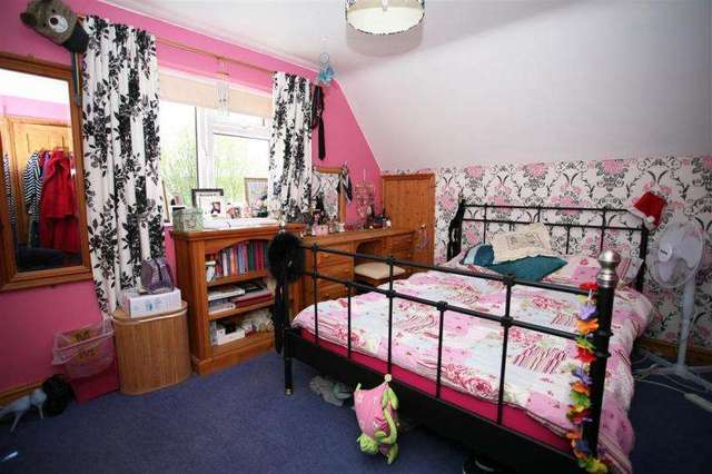  Image of 4 bedroom Bungalow for sale in Caird Lawns Devizes SN10 at DEVIZES SN10 DEVIZES, SN10 3EB