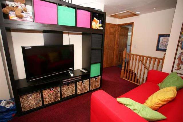  Image of 4 bedroom Bungalow for sale in Caird Lawns Devizes SN10 at DEVIZES SN10 DEVIZES, SN10 3EB
