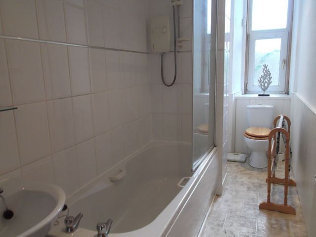  Image of 2 bedroom Flat to rent in Caledonia Street Paisley PA3 at Paisley Renfrewshire Renfrewshire, PA3 2JG