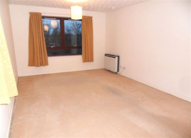  Image of 2 bedroom Flat to rent in Camphill Avenue Shawlands Glasgow G41 at Langside Glasgow Glasgow, G41 3AS