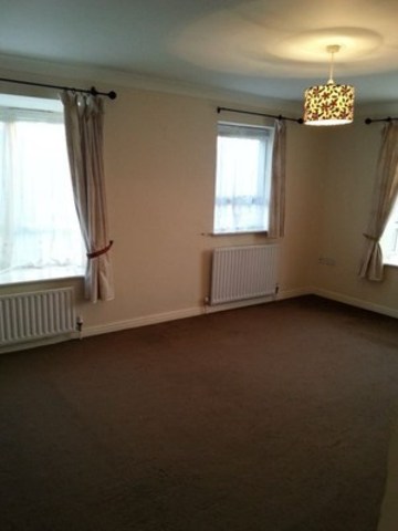  Image of 1 bedroom Apartment to rent in Goresbrook Road Dagenham RM9 at CASTLE COURT GORESBROOK ROAD BECONTREE, RM9 6XG