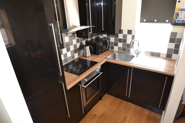  Image of 2 bedroom Flat to rent in Cathays Terrace Cathays Cardiff CF24 at Cathays Cardiff Roath, CF24 4HZ