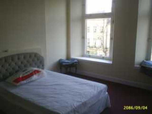  Image of 2 bedroom Flat to rent in Cecil Street Glasgow G12 at Hillhead Glasgow Glasgow, G12 8RD