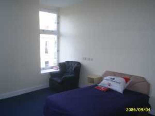  Image of 2 bedroom Flat to rent in Cecil Street Glasgow G12 at Hillhead Glasgow Glasgow, G12 8RD
