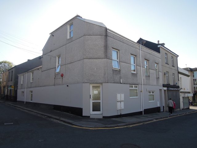  Image of 2 bedroom Flat to rent in Cecil Street Plymouth PL1 at Stonehouse Plymouth Stonehouse, PL1 5HL