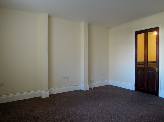  Image of 2 bedroom Flat to rent in Cecil Street Plymouth PL1 at Stonehouse Plymouth Stonehouse, PL1 5HL