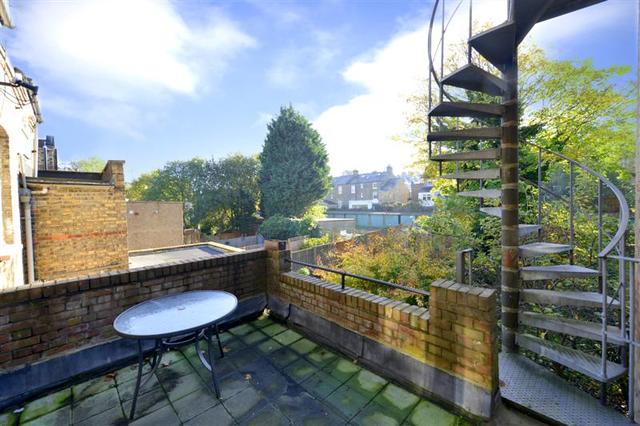  Image of 2 bedroom Property to rent in Cecile Park London N8 at Crouch End, N8 9AX