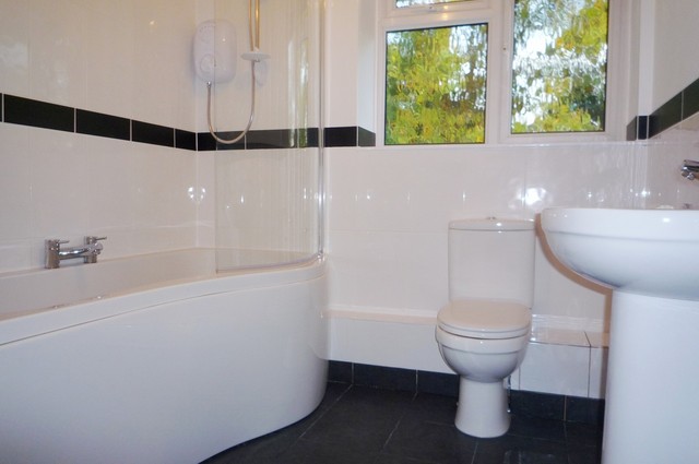  Image of 2 bedroom Apartment to rent in Oakfield Drive Reigate RH2 at Cedar House Oakfield Drive Reigate, RH2 9NX