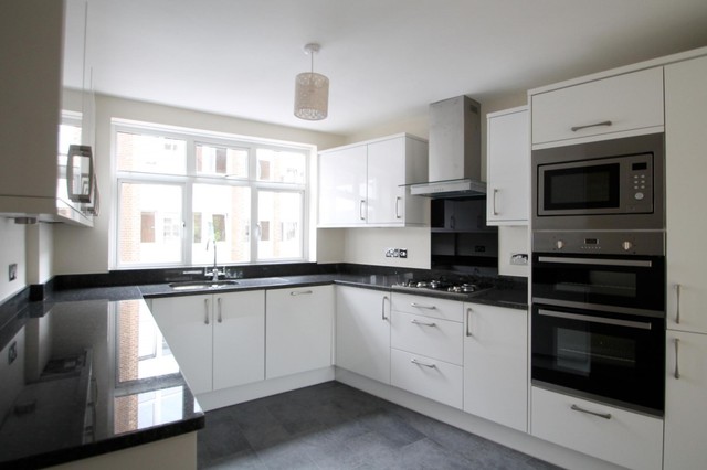  Image of 2 bedroom Apartment to rent in Station Avenue Walton-on-Thames KT12 at Station Avenue  Walton-on-Thames, KT12 1NG