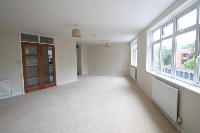  Image of 2 bedroom Apartment to rent in Station Avenue Walton-on-Thames KT12 at Station Avenue  Walton-on-Thames, KT12 1NG