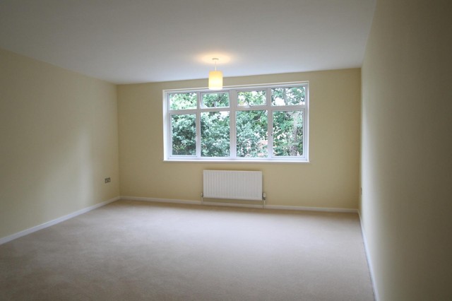  Image of 2 bedroom Apartment to rent in Station Avenue Walton-on-Thames KT12 at Station Avenue  Walton-on-Thames, KT12 1NG