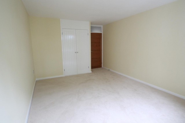  Image of 2 bedroom Apartment to rent in Station Avenue Walton-on-Thames KT12 at Station Avenue  Walton-on-Thames, KT12 1NG